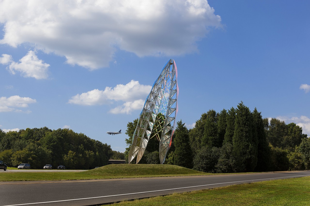 Ed Carpenter’s iconic Airport entrance sculpture, Ascendus, suggests the excitement of flight and evocations of wings, feathers, and, especially, ascent. | Image 1 | Ed Carpenter, Artist