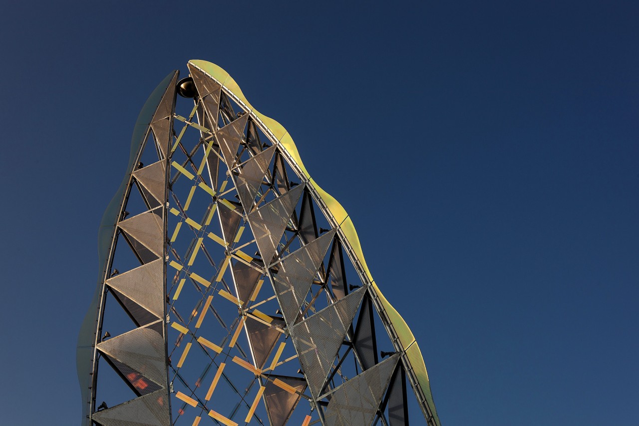 Ed Carpenter’s iconic Airport entrance sculpture, Ascendus, suggests the excitement of flight and evocations of wings, feathers, and, especially, ascent. | Image 5 | Ed Carpenter, Artist