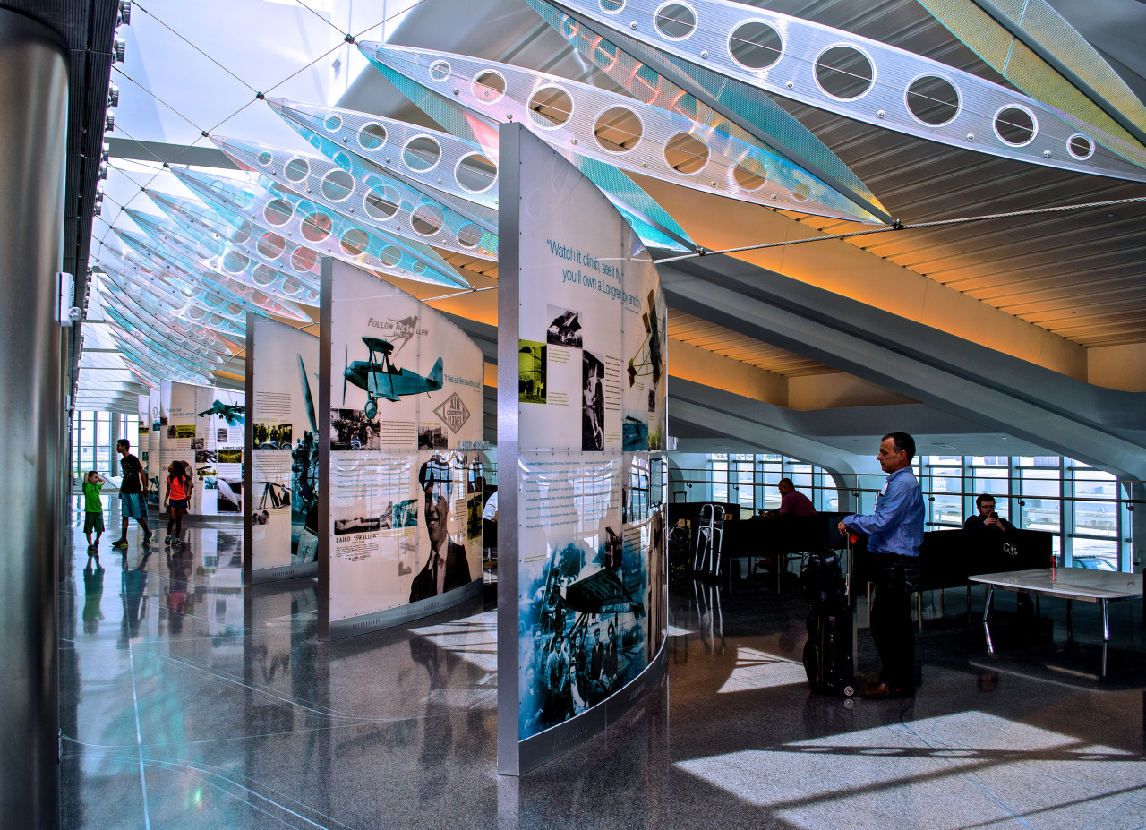 Experience of the upper level of Ed Carpenter’s Wichita Dwight D. Eisenhower National Airport suspended sculpture Aloft. | Image 8 | Ed Carpenter, Artist