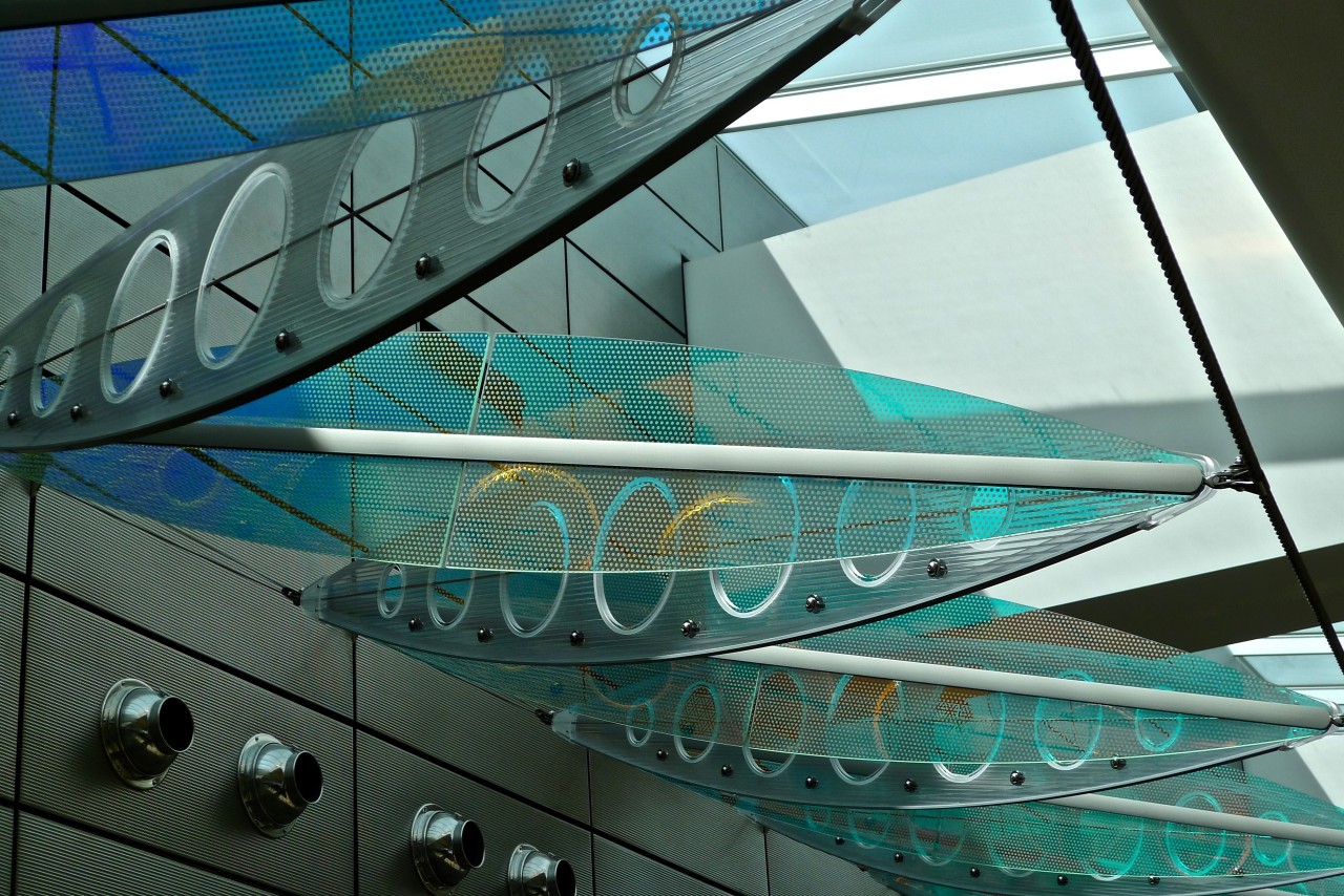 Another angle of Ed Carpenter’s Wichita Dwight D. Eisenhower National Airport signature sculpture Aloft reminiscent of a giant abstract wing made up of individual wings of alternating cellular polycarbonate and laminated safety dichroic glass. | Image 15 | Ed Carpenter, Artist