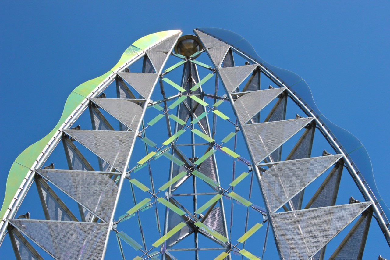 Ed Carpenter’s iconic Airport entrance sculpture, Ascendus, suggests the excitement of flight and evocations of wings, feathers, and, especially, ascent. | Image 8 | Ed Carpenter, Artist