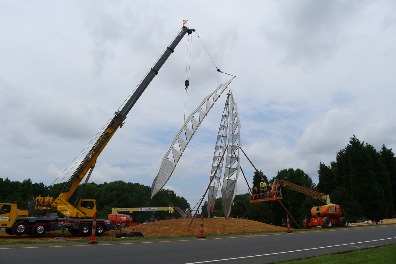 Ed Carpenter’s iconic Airport entrance sculpture, Ascendus, installation images. | Image 11 | Ed Carpenter, Artist