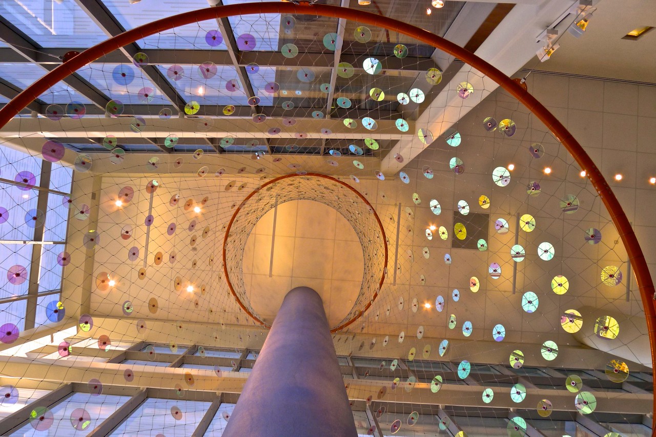 Ed Carpenter’s Foxglove suspended glass art lobby sculpture for San Antonio’s new university’s hospital upward view inside of the sculpture. | Image 6 | Ed Carpenter, Artist